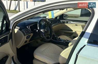 Седан Ford Fusion 2013 в 