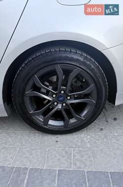 Седан Ford Fusion 2017 в 