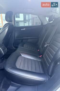 Седан Ford Fusion 2017 в 