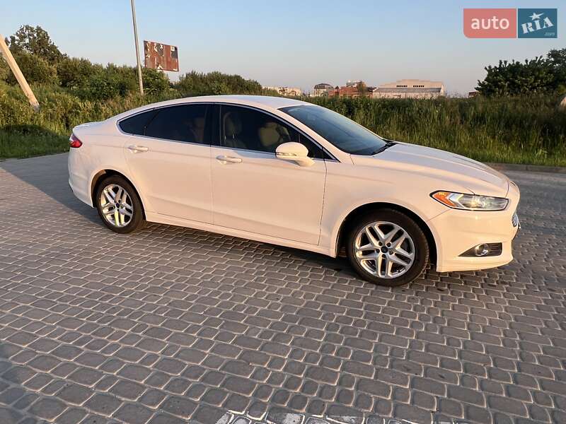 Седан Ford Fusion 2012 в Львове