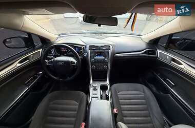 Седан Ford Fusion 2017 в 