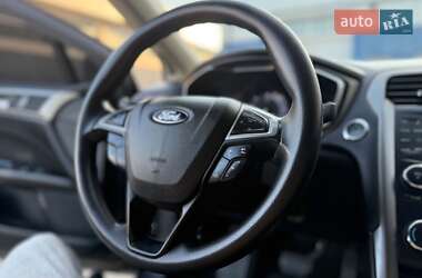 Седан Ford Fusion 2017 в 