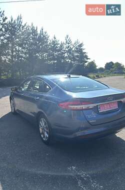 Седан Ford Fusion 2018 в 