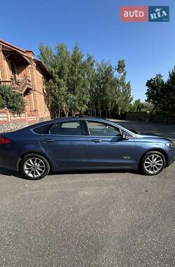 Седан Ford Fusion 2018 в 