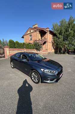 Седан Ford Fusion 2018 в 