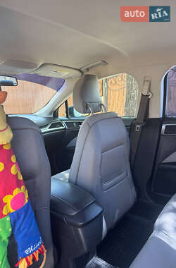 Седан Ford Fusion 2014 в 