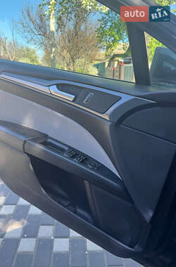 Седан Ford Fusion 2014 в 
