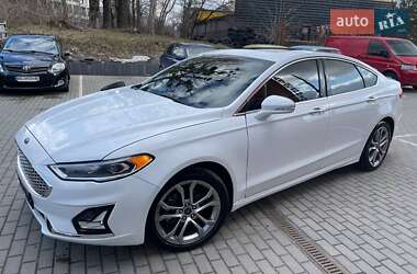 Седан Ford Fusion 2018 в Львове