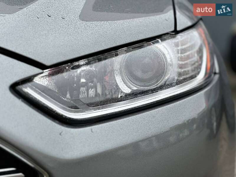 Седан Ford Fusion 2013 в Стрию