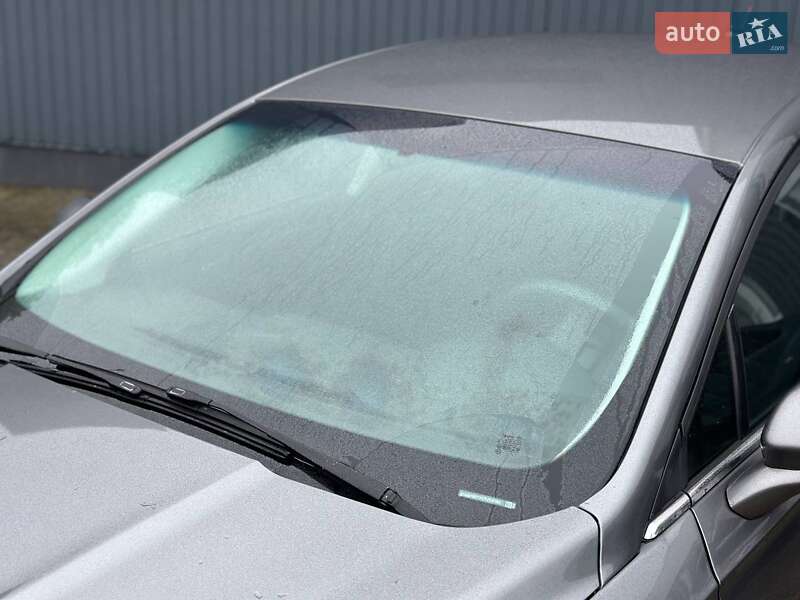 Седан Ford Fusion 2013 в Стрию