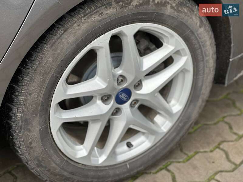 Седан Ford Fusion 2013 в Стрию
