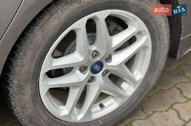 Седан Ford Fusion 2013 в 