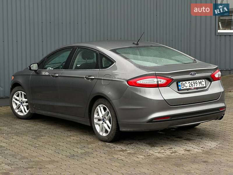 Седан Ford Fusion 2013 в Стрию