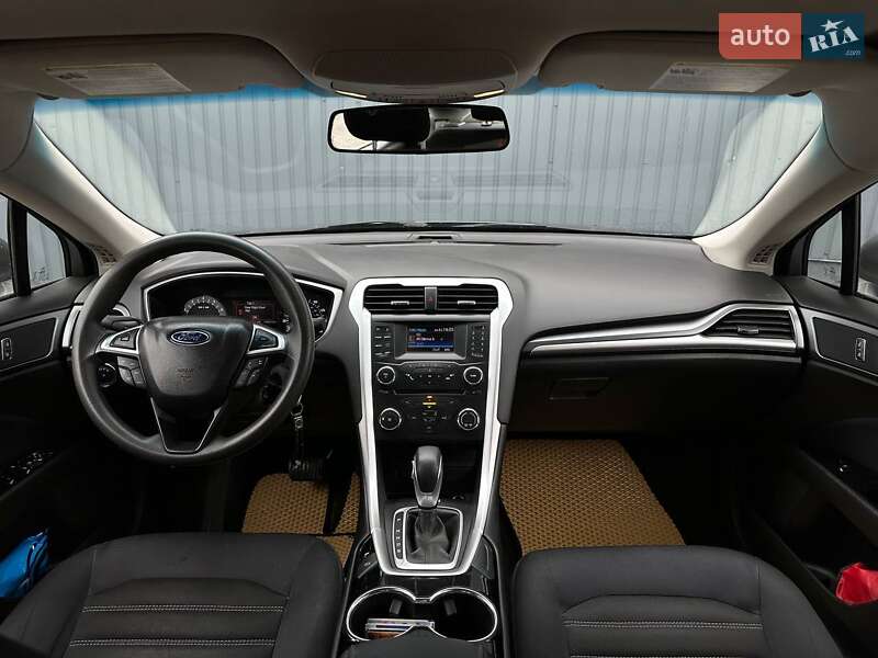 Седан Ford Fusion 2013 в Стрию