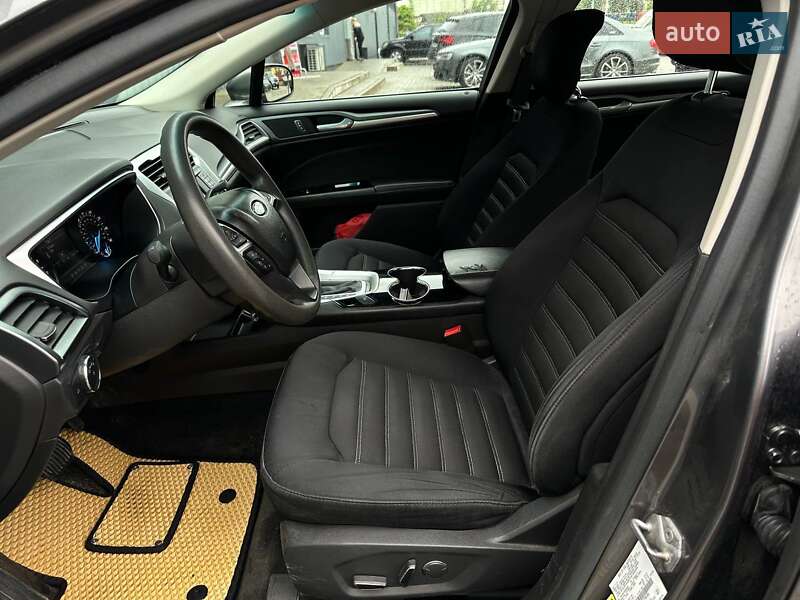 Седан Ford Fusion 2013 в Стрию