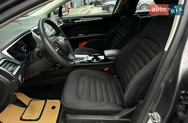 Седан Ford Fusion 2013 в 