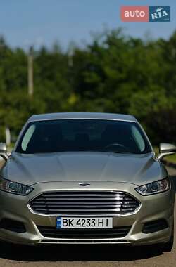 Седан Ford Fusion 2015 в Рівному