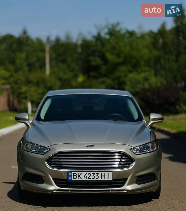 Седан Ford Fusion 2015 в 