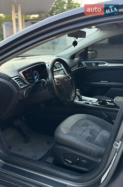 Седан Ford Fusion 2013 в 