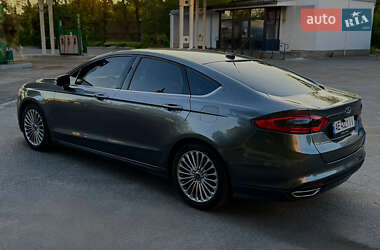 Седан Ford Fusion 2013 в 