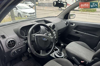 Хэтчбек Ford Fusion 2004 в 