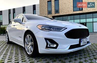 Седан Ford Fusion 2019 в 