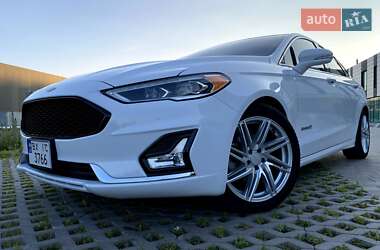 Седан Ford Fusion 2019 в 