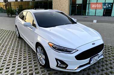 Седан Ford Fusion 2019 в 