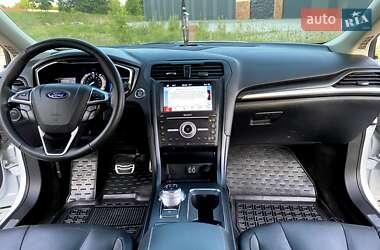 Седан Ford Fusion 2019 в 