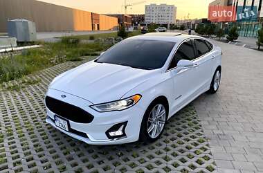 Седан Ford Fusion 2019 в 