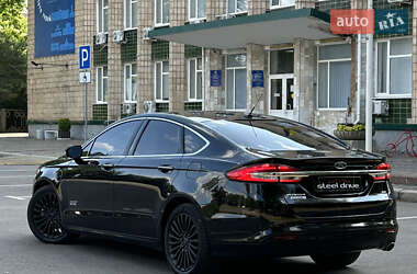 Седан Ford Fusion 2017 в 