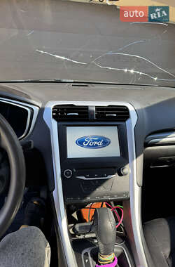 Седан Ford Fusion 2013 в 