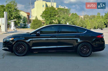 Седан Ford Fusion 2015 в 