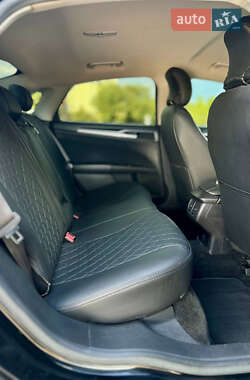 Седан Ford Fusion 2015 в 