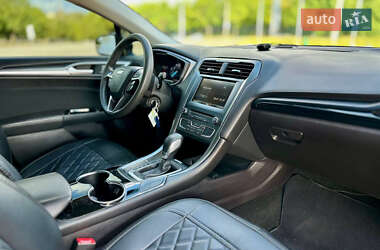 Седан Ford Fusion 2015 в 