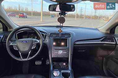 Седан Ford Fusion 2017 в 