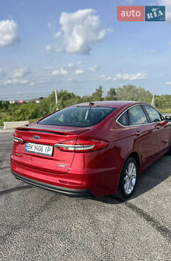 Седан Ford Fusion 2020 в 