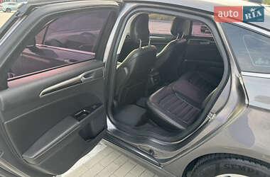 Седан Ford Fusion 2013 в 