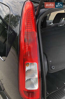 Хэтчбек Ford Fusion 2011 в 
