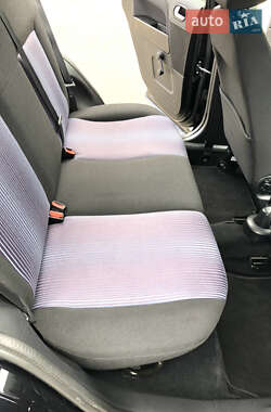 Хэтчбек Ford Fusion 2011 в 