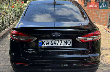 Седан Ford Fusion 2019 в 