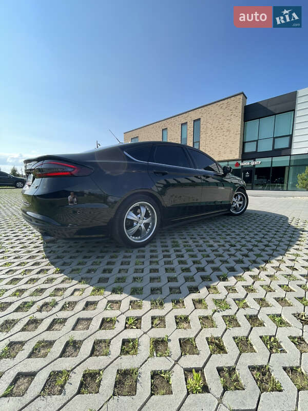 Седан Ford Fusion 2015 в 