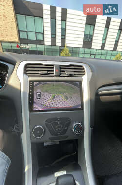 Седан Ford Fusion 2015 в 
