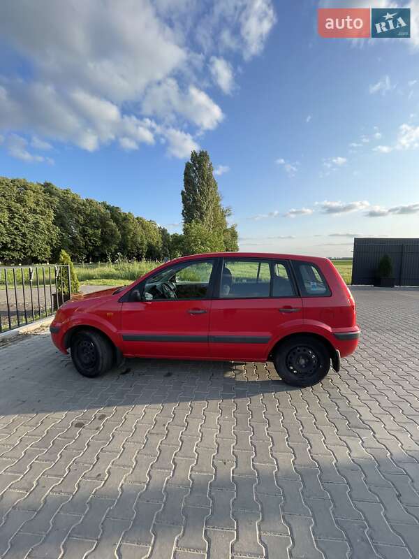 Хэтчбек Ford Fusion 2006 в Христиновке