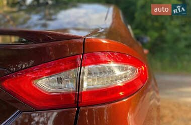 Седан Ford Fusion 2015 в 