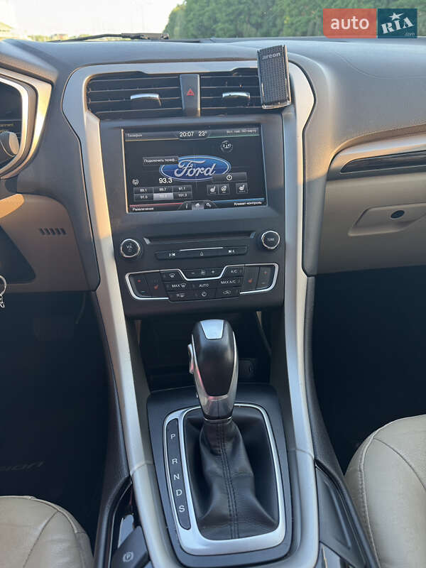 Седан Ford Fusion 2016 в Львове