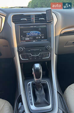 Седан Ford Fusion 2016 в 