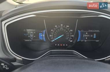 Седан Ford Fusion 2015 в 