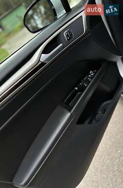 Седан Ford Fusion 2013 в 