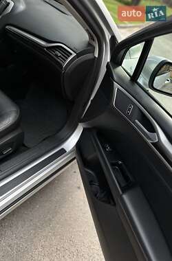 Седан Ford Fusion 2013 в 